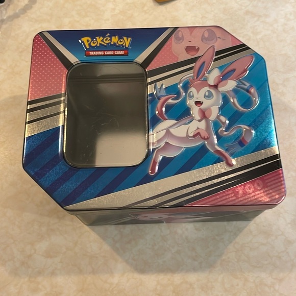2022 POKEMON TCG Sylveon V Wave Heroes Collectors Tin (EMPTY NO PACKS) USA! - Picture 1 of 6